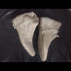 Sundance Tan Suede Ankle Boots SZ 38 has lift NWT